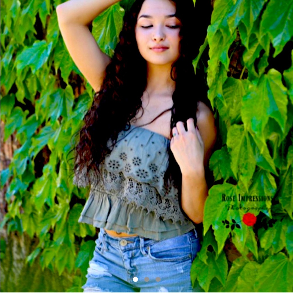 SOLD ❤️‍🔥 Army green American Eagle Croptop ✨